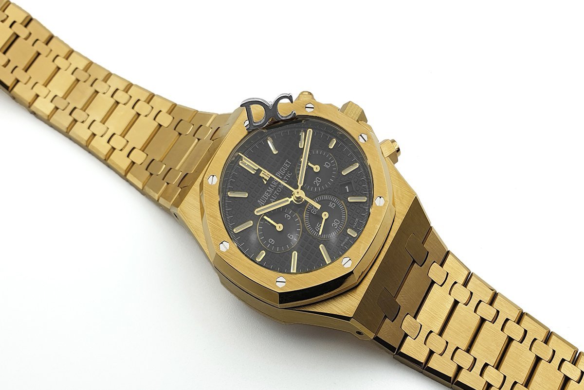 Royal Oak Self-Winding Chronograph White Dial in Yellow Gold - HontWatch